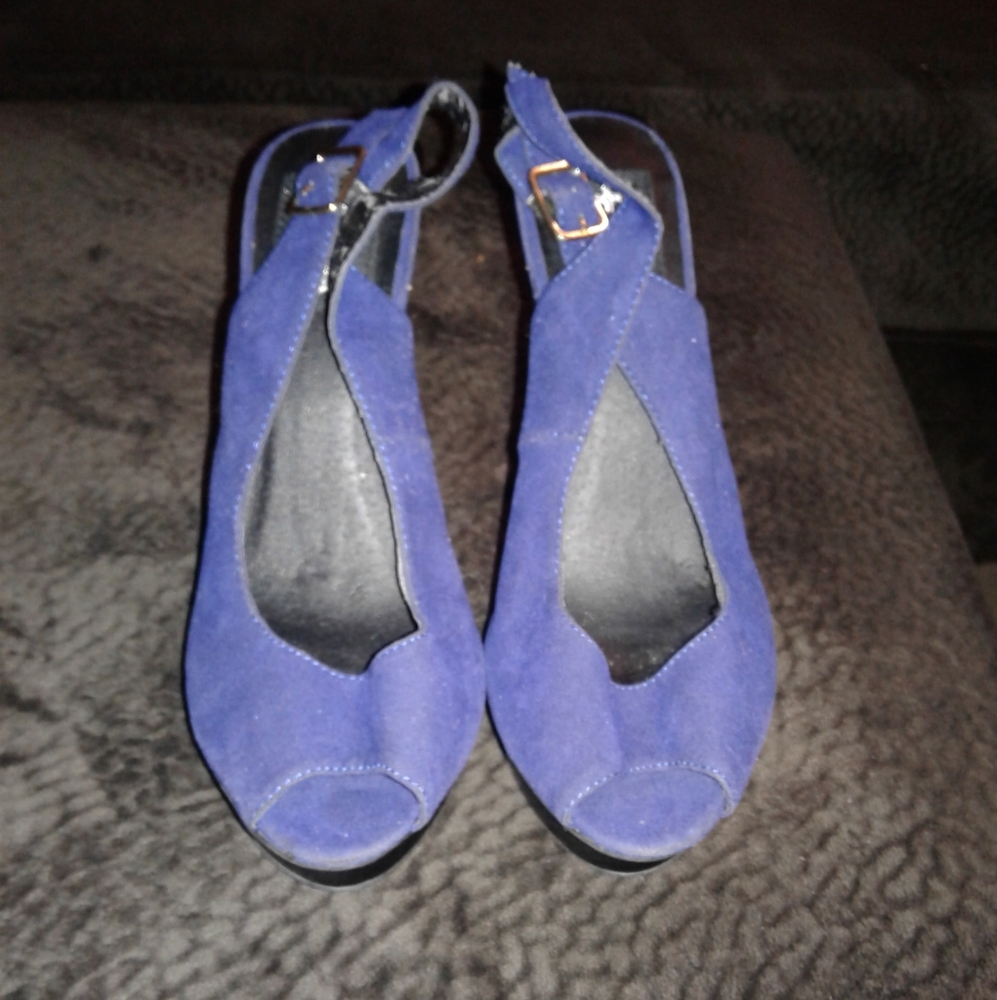 Shoes - Picture 2 of 4